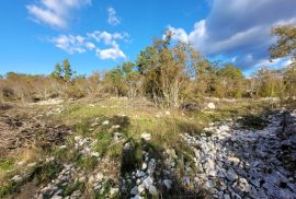 Otok Krk, Malinska - prva zona uz građevinsko zemljište, očekuje se prenamjena trenutnog poljoprivrednog zemljišta u centru Malinske, 500m od mora!, Malinska-Dubašnica, Land