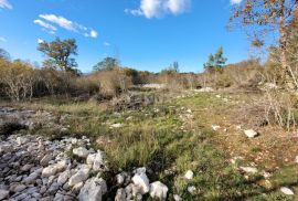 Otok Krk, Malinska - prva zona uz građevinsko zemljište, očekuje se prenamjena trenutnog poljoprivrednog zemljišta u centru Malinske, 500m od mora!, Malinska-Dubašnica, Land