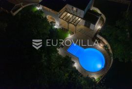 Istra, Tinjan, elegantna kamena vila s bazenom, iznimne kvalitete gradnje, Tinjan, Gewerbeimmobilie