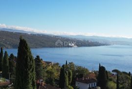 OPATIJA, VOLOSKO- građevinsko zemljište  640m2 S GRAĐ. DOZVOLOM!!! i pogledom na more za stambenu zgradu – stanove/apartmane/  obiteljsku kuću / villu / kuću za iznajmljivanje- odmor s bazenom, Opatija, Terra