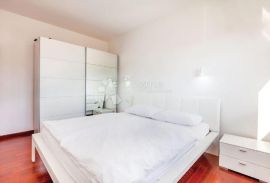 Moderni jednosobni apartman u potkrovlju, Rab, Διαμέρισμα