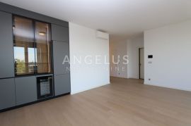 Zagreb, Park kneževa - stan 110m2 s lođom i garažom, Donji Grad, Wohnung