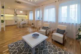 CENTAR - KORZO, iznajmljuje se dizajnerski uređen trosobni stan od 73,01 m2, Rijeka, Apartamento