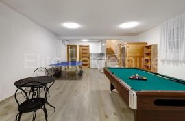 Dramalj - prodaja luksuznog stana s bazenom, 232,41 m2!, Crikvenica, Διαμέρισμα