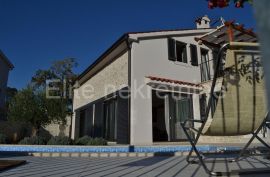 Tinjan - prekrasna villa s bazenom s pogledom na more, Tinjan, Σπίτι