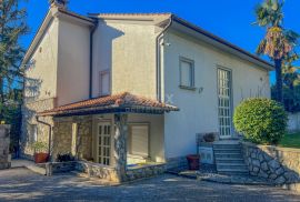 RIJEKA, KANTRIDA - odlična privatna kuća 200 metara od mora s okućnicom od 1400m2, Rijeka, Σπίτι