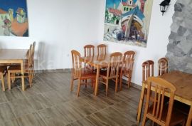KARLOBAG - kuća s restoranom 1.red do mora, Karlobag, Дом