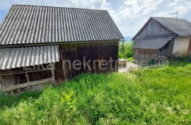 KOSINJ - Lipovo polje, starinska kuća i zemljište 33700 m2, Perušić, Ev