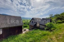 KOSINJ - Lipovo polje, starinska kuća i zemljište 33700 m2, Perušić, بيت