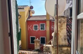 Rovinj, dvoetažni stan u starogradskoj jezgri, za adaptaciju, Rovinj, Stan