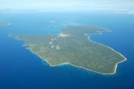 Prodaje se veći broj parcela na otoku Olibu, Zadar - Okolica, Terra