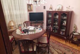 Julino brdo, 2.5 stan 59m2, sa garažom od 20m2, Čukarica, Apartamento