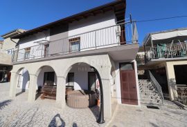 ŠKURINJE - Novouređena kuća s dva stana, garažom i okućnicom, Rijeka, Famiglia