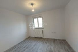 Prostran trosoban stan u novogradnji, Pula, Appartement