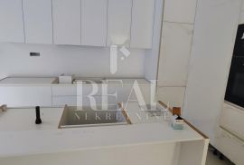 Penthouse 3S+DB + krovna terasa, Okrug, Wohnung