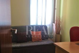 Pula-Centar stan + odvojeni studio apartman 130m2!, Pula, Stan