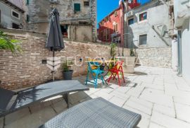 Istra, Rovinj, novoadaptiran stan NKP 42.50m2 i studio NKP 16m2 u centru grada, Rovinj, Apartamento