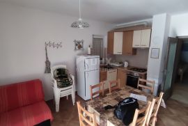 OTOK KRK, BAŠKA - dvojna kuća sa dva apartmana, Baška, House