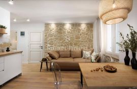 ROVINJ, prekrasno uređen stan 2S+DB, 50 m od mora!, Rovinj, Appartement