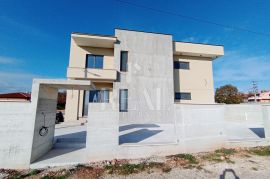 Pula -okolica Moderna luxsuzna villa 320m2, bazen !, Marčana, Haus