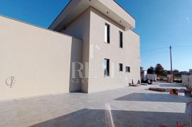 Pula -okolica Moderna luxsuzna villa 320m2, bazen !, Marčana, Famiglia