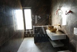 Pula -okolica Moderna luxsuzna villa 320m2, bazen !, Marčana, Famiglia