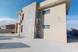 Pula -okolica Moderna luxsuzna villa 320m2, bazen !, Marčana, Haus