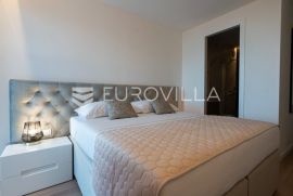 Opatija, Centar, luksuzan dizajnerski PENTHOUSE NKP 250 m2 s bazenom, Opatija, Kвартира