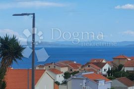 PRILIKA! APARTMAN S POGLEDOM NA MORE, BAZEN I PARKING, Okrug, Stan