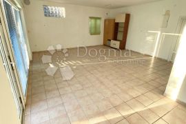 CRIKVENICA, PP za najam na lijepoj lokaciji, Crikvenica, Commercial property