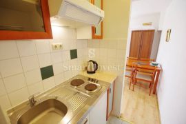 ISTRA, KUĆA 450 M2 - 8 APARTMANA, BAZEN I POGLED NA MORE!, Labin, Kuća