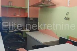 Turnić - najam lokala u poslovnoj zgradi, 10 m2 !, Rijeka, Gewerbeimmobilie