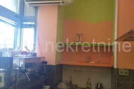 Turnić - najam lokala u poslovnoj zgradi, 10 m2 !, Rijeka, Commercial property