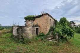 Kuća Stare ruševne kuće na velikom terenu od 6880 m2., Gračišće, Kuća