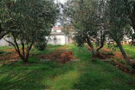 Građevinsko zemljište Građevinski teren sa 3 manja legalizirana objekta. Vareški., Marčana, Land