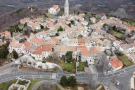 Kuća Stara vila za renoviranje u Gračišću, Gračišće, Maison