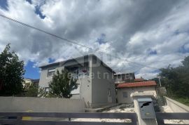 RIJEKA, ŠKRLJEVO - dvosobni stan s prostranom okućnicom, Bakar, Kвартира