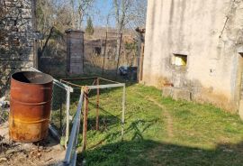 Kuća Prodajemo staru kuću za renoviranje 5 km do grada Pazina., Pazin, Ev