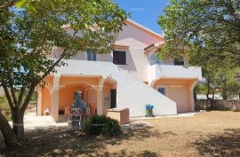 Kuća Vila sa 3 apartmana u blizini Zadra, Zadar, Famiglia