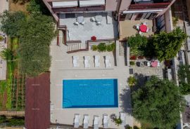 Pasnion Apartmanska kuća s bazenom!Blizina mora i plaže!, Fažana, Propiedad comercial