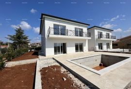 Kuća Nova  kuća sa bazenom, moderno uređena. 7 km do centra grada Poreča., Poreč, Σπίτι