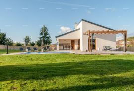 Kuća Samostojeća kuća  s bazenom , blizina Pazina!, Pazin, Maison