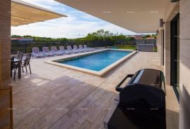 Kuća Moderna vila s bazenom u Premanturi!, Medulin, Ev