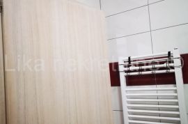 OTOČAC - Soba s kupatilom, balkon, terasa, Otočac, Flat