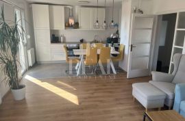 Prodaja adaptiranog stana na Krimeji 2S+DB  70.10 M2, Rijeka, Appartment