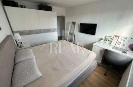 Prodaja adaptiranog stana na Krimeji 2S+DB  70.10 M2, Rijeka, Appartment