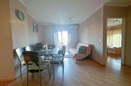 Apartman u centru Premanture 800m od mora, Medulin, Appartment