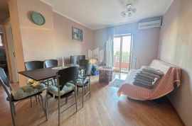 Apartman u centru Premanture 800m od mora, Medulin, Appartment