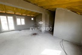 Cvetkova Pijaca, 125m2, Uknjižen 3.5 Duplex, Zvezdara, Wohnung