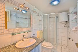 Apartmanska kuća, 12 apartmana,blizina plaže, Umag, Umag, Kuća